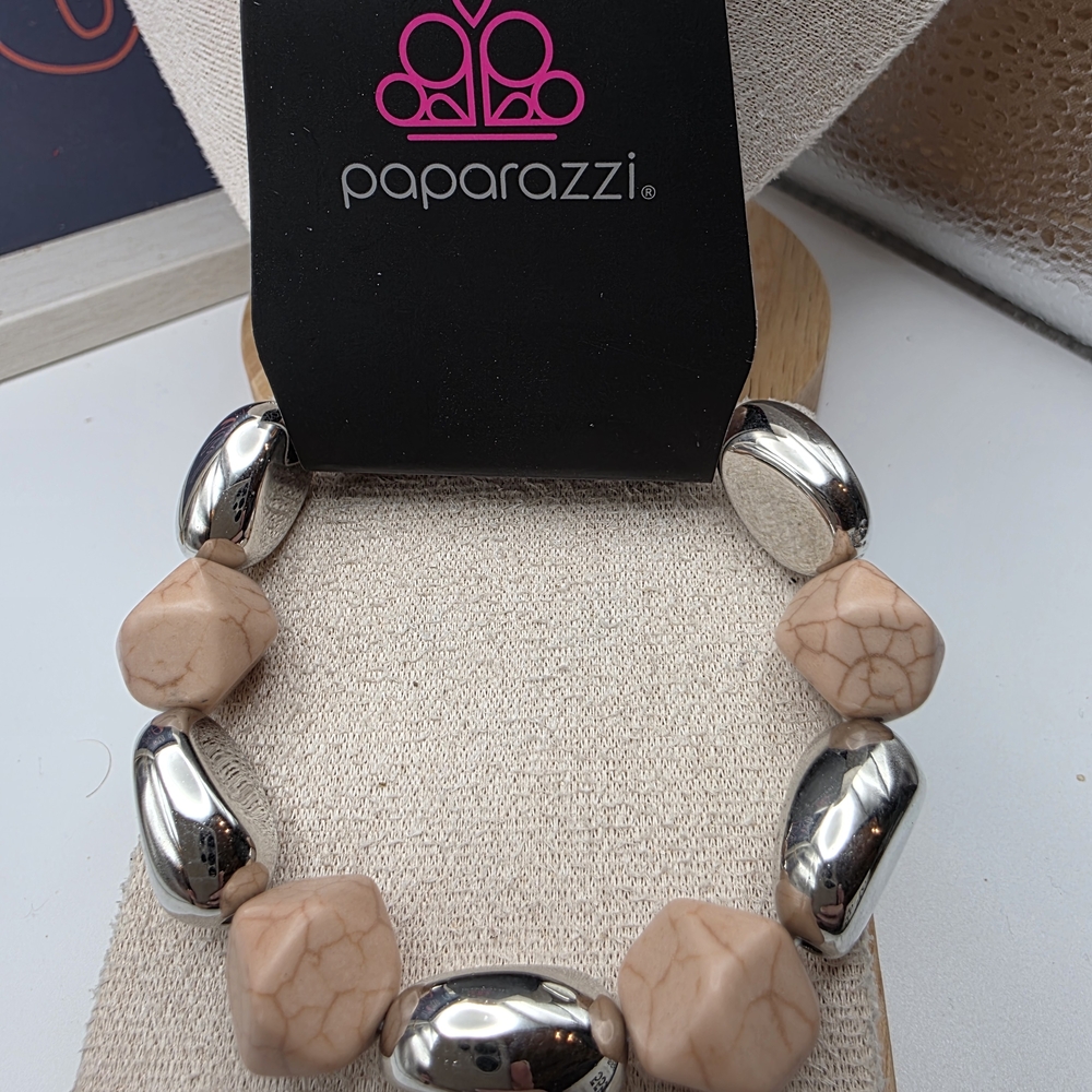 Paparazzi Silver and Cream Bracelet (552)